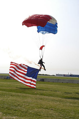 Parachutist w/American Flag