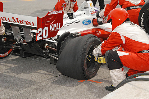 Crew Changing Katherine Legge Flat Tire