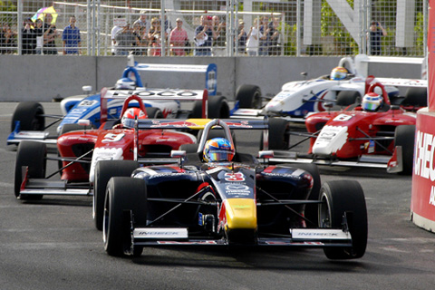 Robert Wickens Leads Field Into Turn One