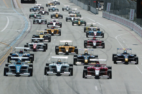 Cars Go Three Wide At The Start