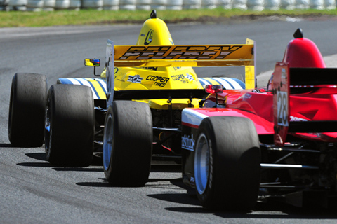 Blackstock under wing of Pigot through final turn last lap