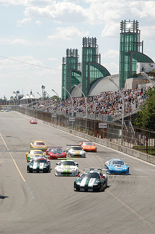 Trans-Am Field Pours Into First Turn At Start